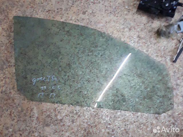 Стекло переднее правое Volkswagen Jetta