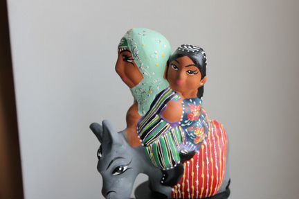 Статуэтки: керамика, фарфор, стекло