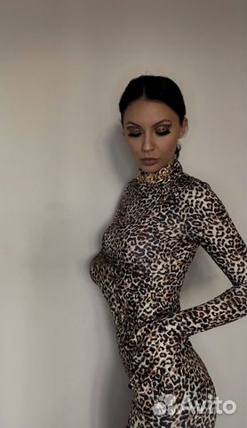 Платье с перчатками с леопардовым принтом