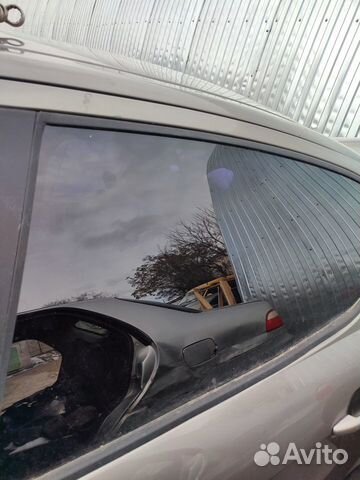 Peugeot 407 стекло двери задней левой