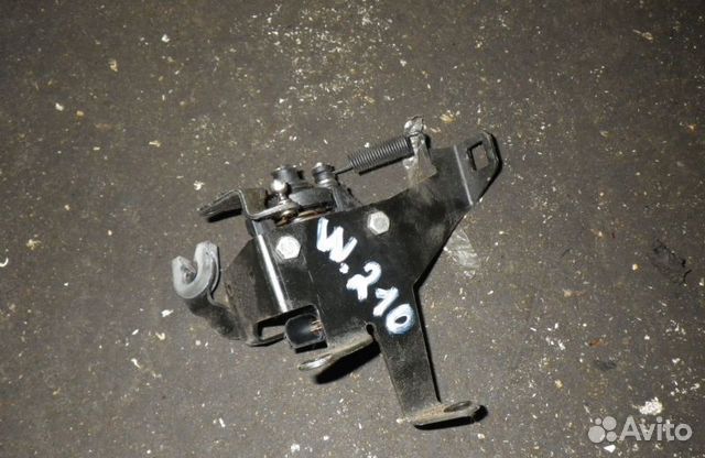 Тросик капота w210