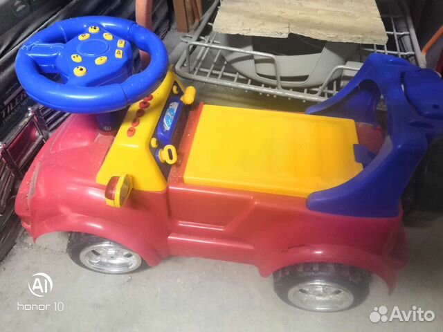 Машинка каталка детская