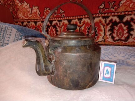 Старинный чайник из меди