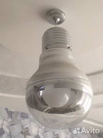 Светильник, люстра в виде огромной лампочки