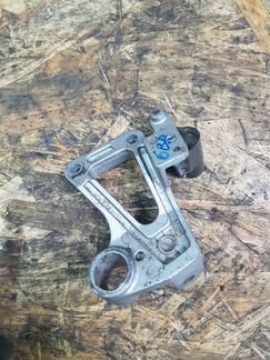 Крепление подножки пассажира правое Kawasaki GPZ40