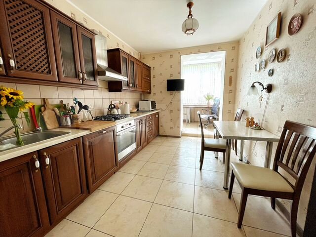 2-к. квартира, 60 м², 2/10 эт.