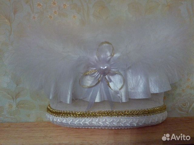 Корзинка с перьями под шампанское