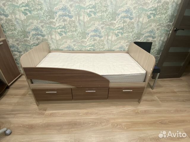 Детская кровать с матрасом