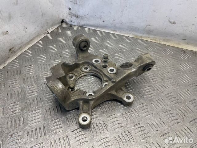 Кулак поворотный задний правый Nissan Teana J31