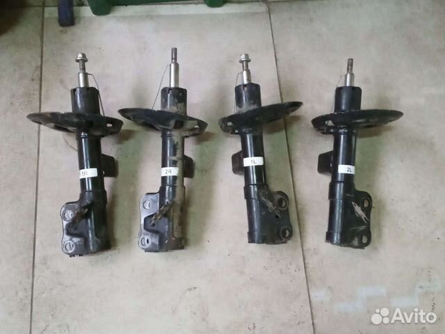 Амортизатор передний левый правый Toyota Camry V70