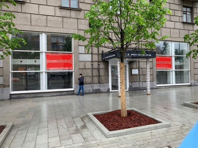 Сдам торговое помещение, 400.7 м²