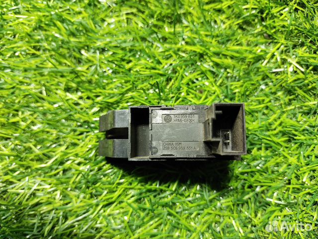 Кнопка открывания багажника Volkswagen Jetta V