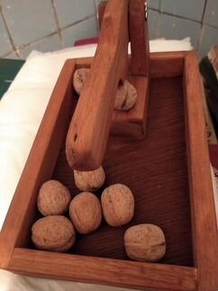 Орехоколка деревянная