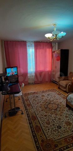 2-к. квартира, 55 м², 1/6 эт.