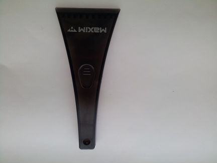 Скребок от снега именная Максим(лопата)