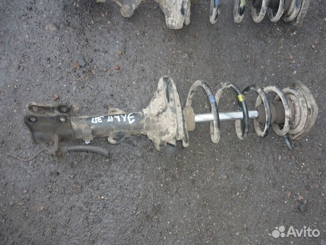 Стойка задняя правая Хундай Элантра 3 XD