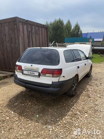 Toyota Caldina 1.5 AT, 2001, битый, 200 000 км