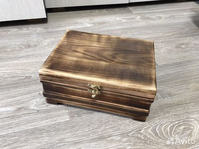 Деревянная шкатулка