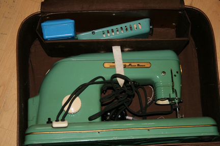 Продам швейную машину 