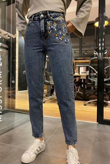 Джинсы мом с вышивкой