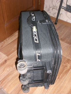 Чемодан колесный Logo среднего объема+расширение
