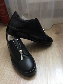 Женские кроссовки