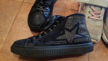 Ботинки, кроссовк на девочку три пары стелька 23см