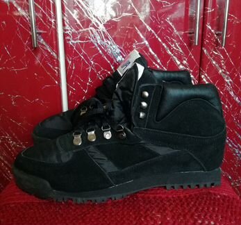 Ботинки кроссовки новые