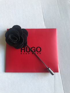 Булавка в лацкан пиджака чёрный цветок Hugo Boss