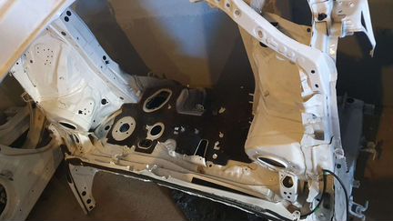 Передняя часть Toyota Corolla e210