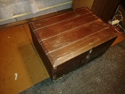 Сундук старинный прошлого века