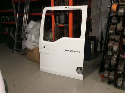 Man TGX Ман Тгх дверь левая