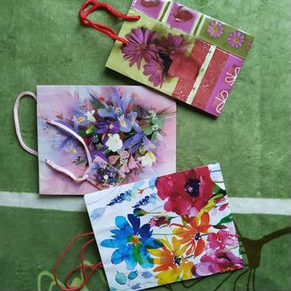 Подарочные бумажные пакеты