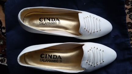 Туфли новые белые