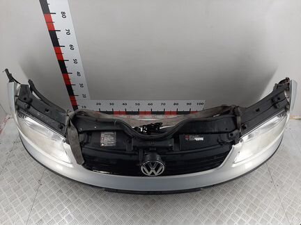 Передняя для Volkswagen Passat 5