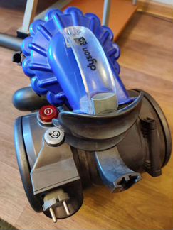 Пылесос Dyson DC22 + разные насадки