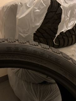 Nokian hakkapeliitta R3 SUV 295/35/21