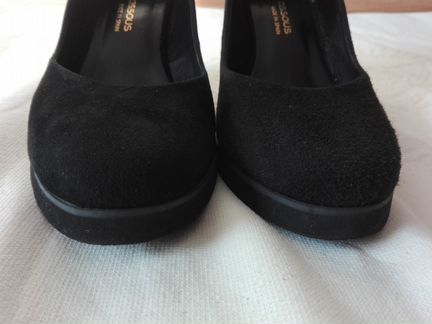 Новые замшевые туфли на танкетке Andre Assous