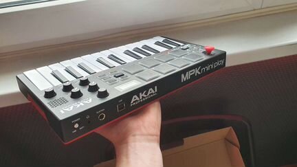 Midi клавиатура akai MPK mini play