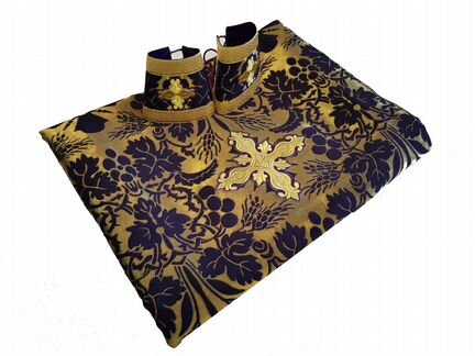 Облачение - стихарь, поручи