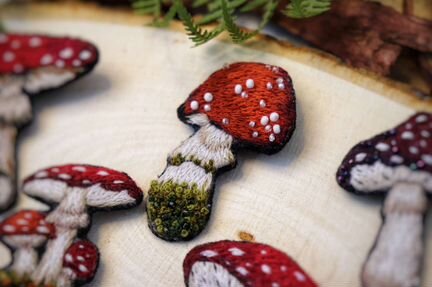 Брошь ручной работы