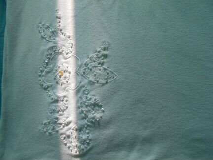 Белая нежная кофточка с вышивкой бисерными цветами