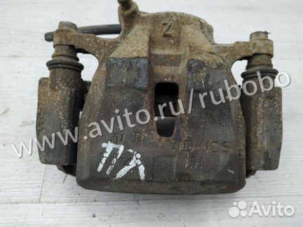 Суппорт передний левый Toyota Rav4 ZSA30 3ZR 2011