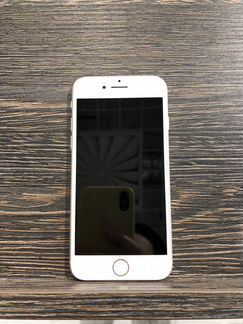 Телефон iPhone 8