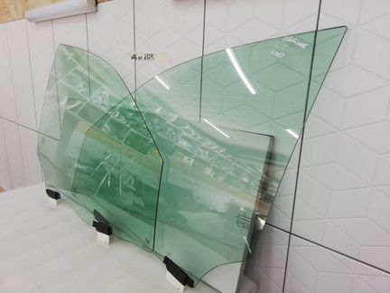 Боковое стекло Mercedes w166