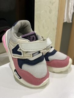 Кроссовки для девочки 21