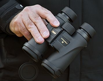Бинокль Nikon Monarch 5 8x42