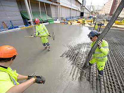 Бетонщик монолитчик. Строитель бетонщик. Бетонщики монолитчики. Бетонщики монолитчики. Аэс руппур.