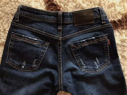 Тёмно-синие джинсы