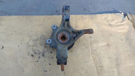 Кулак передний правый Ситроен С4 Пикассо